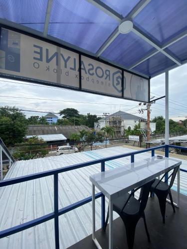 陽台/露台, 羅莎琳睡眠盒子 Blok O (Rosalyne Sleepbox Blok O) in 日惹