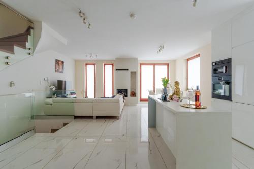 кухня, Exclusive townhouse Maciejki with garden and terrace near Warsaw in Лешноволя