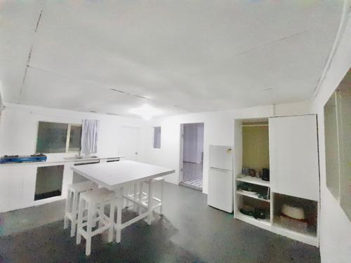 Airport Cottage - Private Twin Room in Fua‘amotu