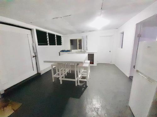 Airport Cottage - Private Twin Room in Fua‘amotu