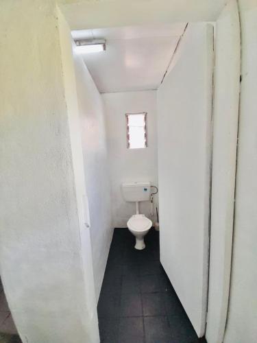 Airport Cottage - Private Twin Room in Fua‘amotu