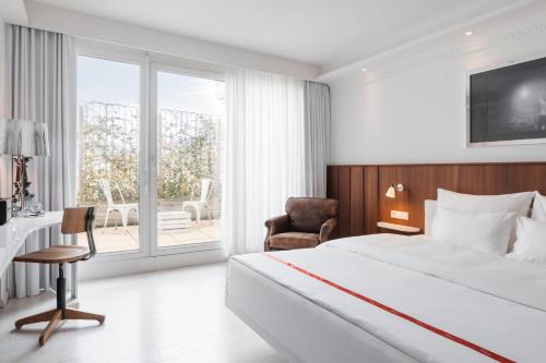 room detail thumbnail 1