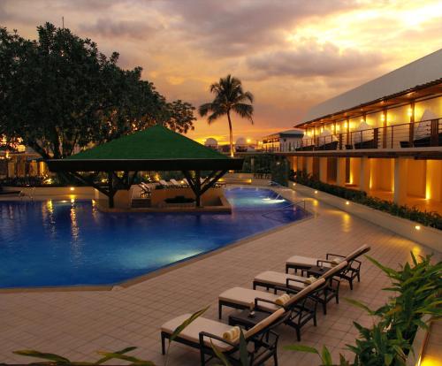 Swimming pool, The Manila Hotel - Multiple Use Hotel near Emerald Garden