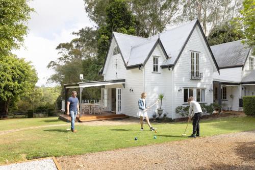 Exclusive Luxury Designer Cottage Estate for 10 - Peaceful Retreat Just 8 Minutes from Maleny