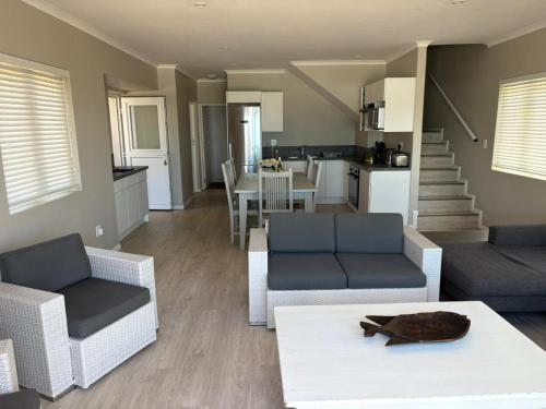 ห้องครัว, Jongensfontein Beachside Villa in ยองเคนส์ฟอนไทน์