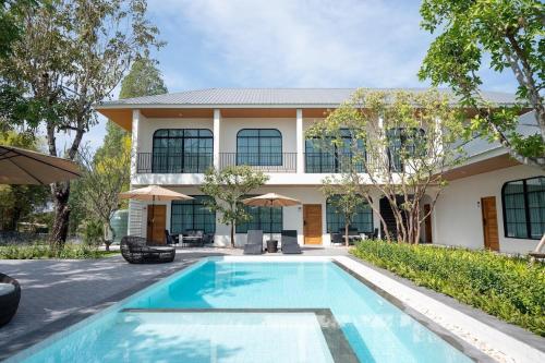 Khwang Khun Yaow Cafe Resort & Pool Villa