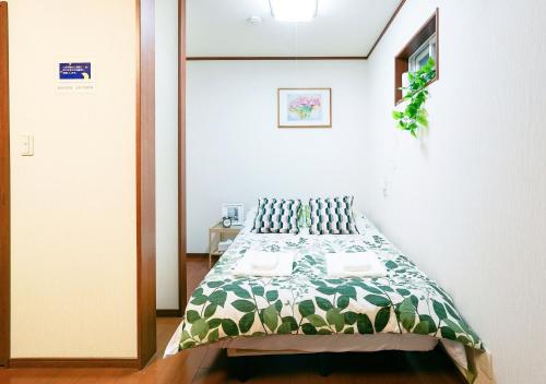 Shalom 鶴橋 市中心地铁口徒步10秒可到民宿 地铁6分钟直达难波 大阪3条地铁交汇处 30分钟直达奈良, Osaka