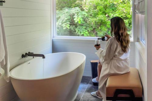 Bathroom, Historic Rocky Waters Inn, A Small Luxury Hotel near Tsali Monument