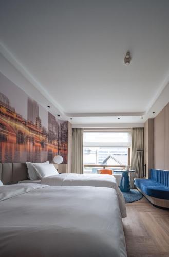Superior Twin Room image 5