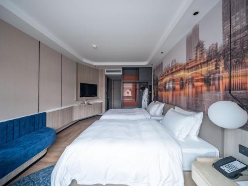 Superior Twin Room image 4