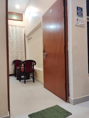 Om Palace Guest House Ayodhya Dhaam -AC & Non AC Rooms