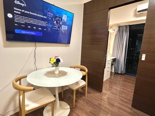 Comfy Makati Condo Wifi, Netflix and Disney, Manila