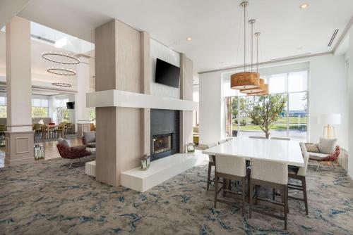 Hilton Garden Inn Saint Charles - image 13