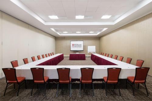Hilton Garden Inn Saint Charles - image 11