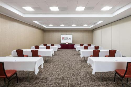 Hilton Garden Inn Saint Charles - image 2