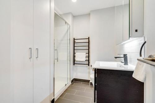 High Level Stylish Studio Apartment City Central - Pool Gym Sauna, Auckland (photo 9)