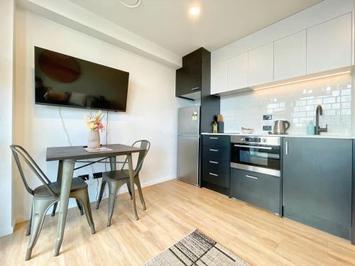 Chic Downtown 1Bed Aircon Apt with Pool Gym Sauna Near Skytower, Auckland (photo 9)