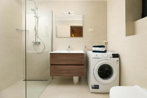 One-Bedroom Apartment with Sea View and Terrace image 5