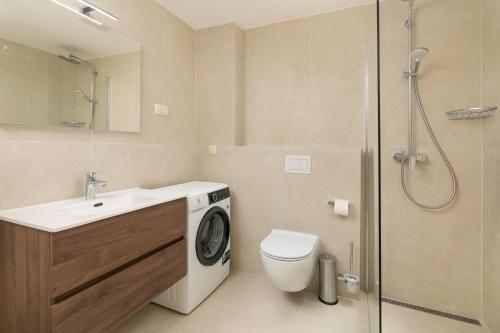 One-Bedroom Apartment with Bay View image 7