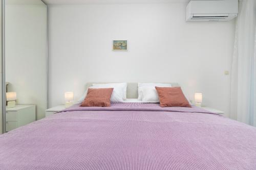 One-Bedroom Apartment with Bay View image 9