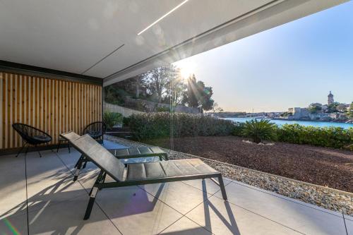 One-Bedroom Apartment with Bay View image 2