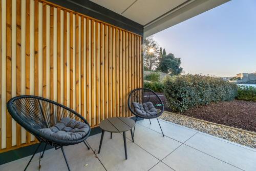 One-Bedroom Apartment with Bay View image 4