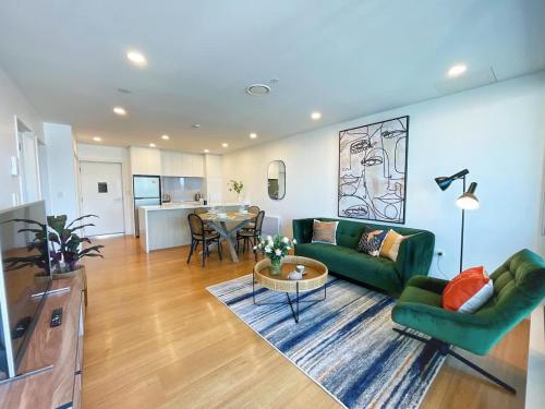 Designed Penthouse 2Bed & 2Bath with SkyTower View on Queen St