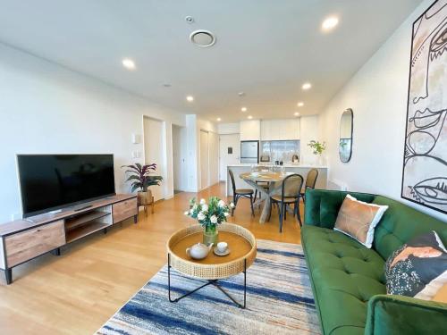 Designed Penthouse 2Bed & 2Bath with SkyTower View on Queen St