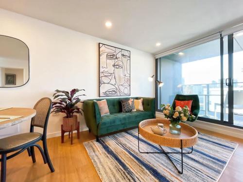 Designed Penthouse 2Bed & 2Bath with SkyTower View on Queen St