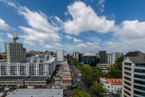 Designed Penthouse 2Bed & 2Bath with SkyTower View on Queen St