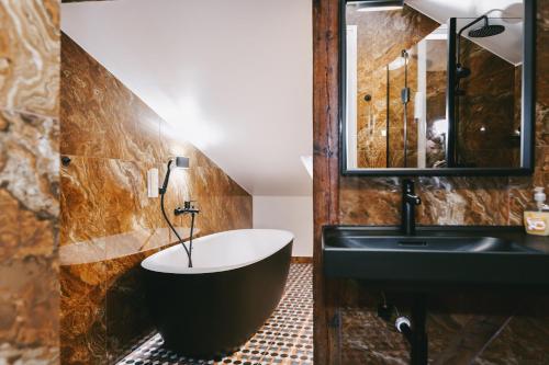 Suite Apartment image 9