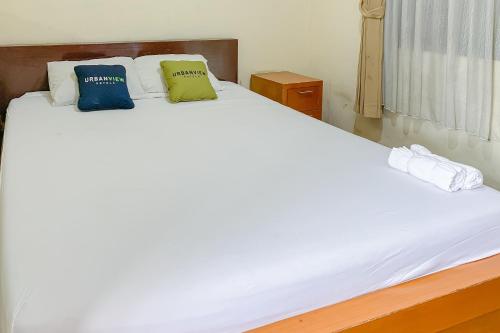 Kamar tidur, Urbanview Hotel Dasa Putra Syariah Sumedang in Sumedang