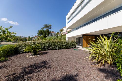 One-Bedroom Apartment with Sea View and Terrace image 3