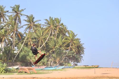 The Beach Club Wadduwa Villa & Sea food Restaurant in Vaduva