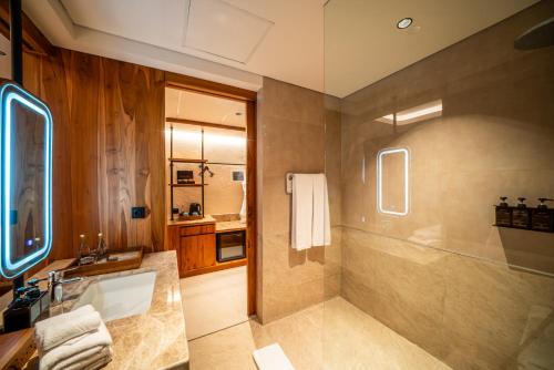 Deluxe Room image 1