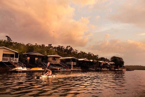 . Bungalow 25 at Lake Bennett