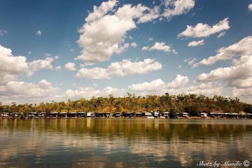 Ümbrus, Bungalow 25 at Lake Bennett in Batchelor / Litchfield National Park