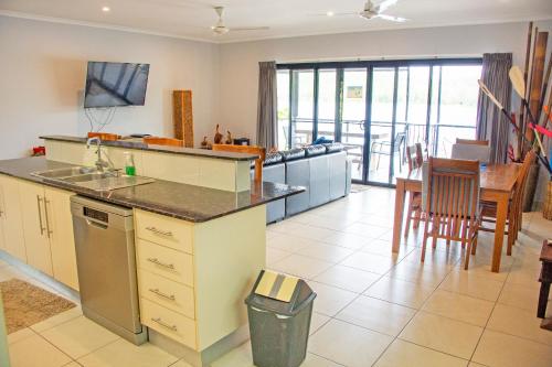 Bungalow 25 at Lake Bennett in Batchelor / Litchfield National Park