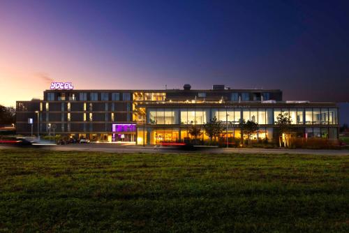 ทัศนียภาพภายนอกโรงแรม, YOTEL Geneva Lake in นียง