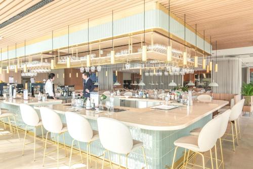 ห้องอาหาร, YOTEL Geneva Lake in นียง