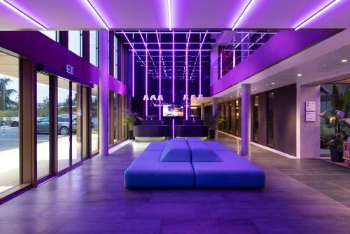 ล็อบบี้, YOTEL Geneva Lake in นียง