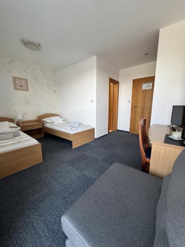 2 twin beds