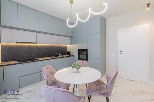 One-Bedroom Premier Apartment image 1