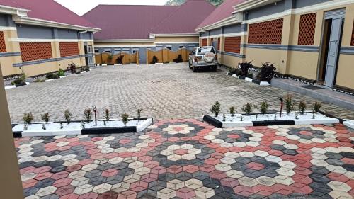 . NSHEVI SAFARI HOTEl