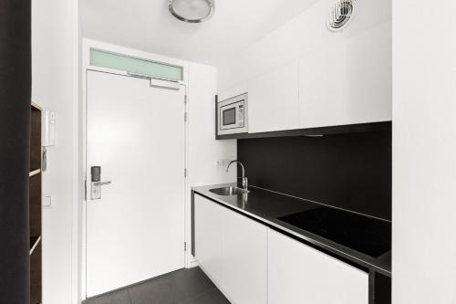 Kitchen, B's Strandappartementen in Domburg