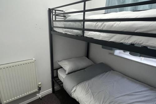 3bedroom- near to station-Private Garden-Wifi, Liverpool (photo 5)
