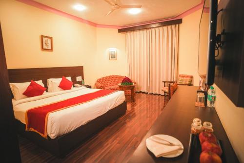 Deluxe Double Room - 15% Discount on F&B room in Ambassador Ajanta Hotel Aurangabad