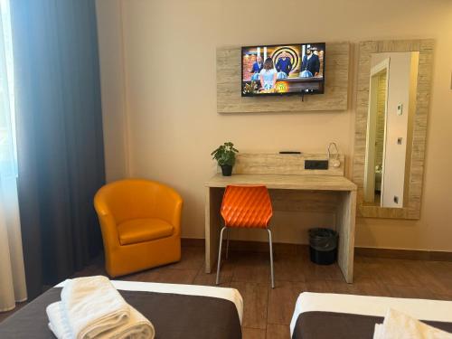 Twin room, large