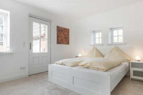 White Pearl EG - image 11