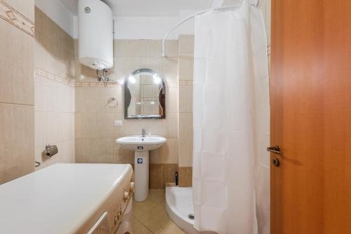 Two-Bedroom Apartment with Sea View image 1